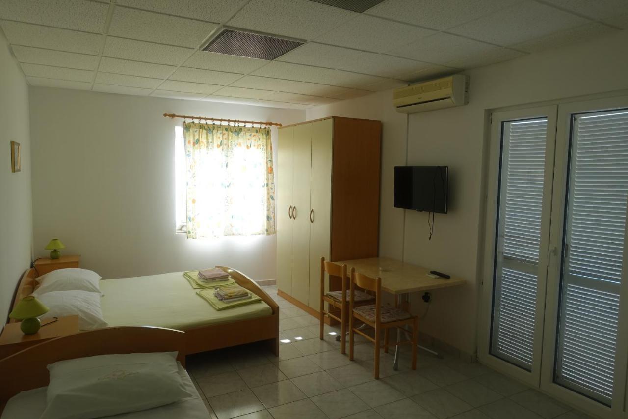 Apartments Galeb Rtina Εξωτερικό φωτογραφία