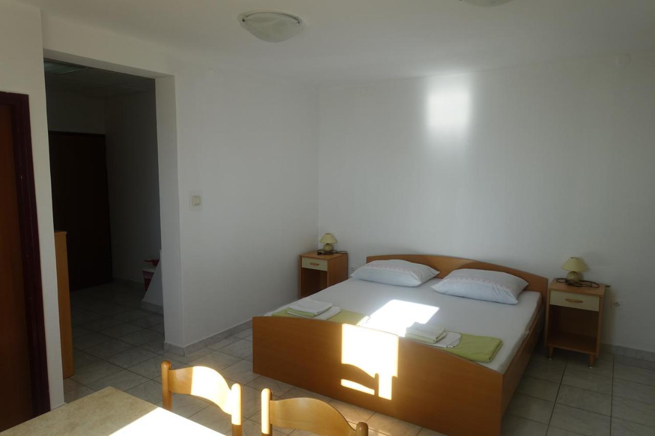 Apartments Galeb Rtina Εξωτερικό φωτογραφία